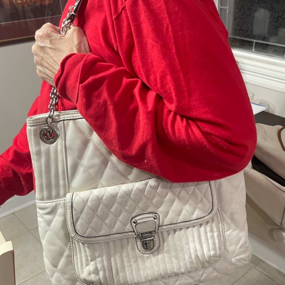 Coach ivory purse - Picture 2 of 3